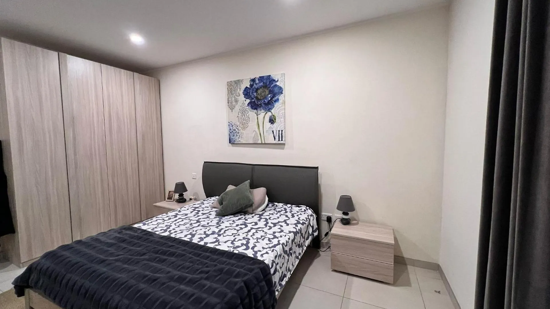 Spacious Room With A Shared Bathroom Saint Julian's Malta