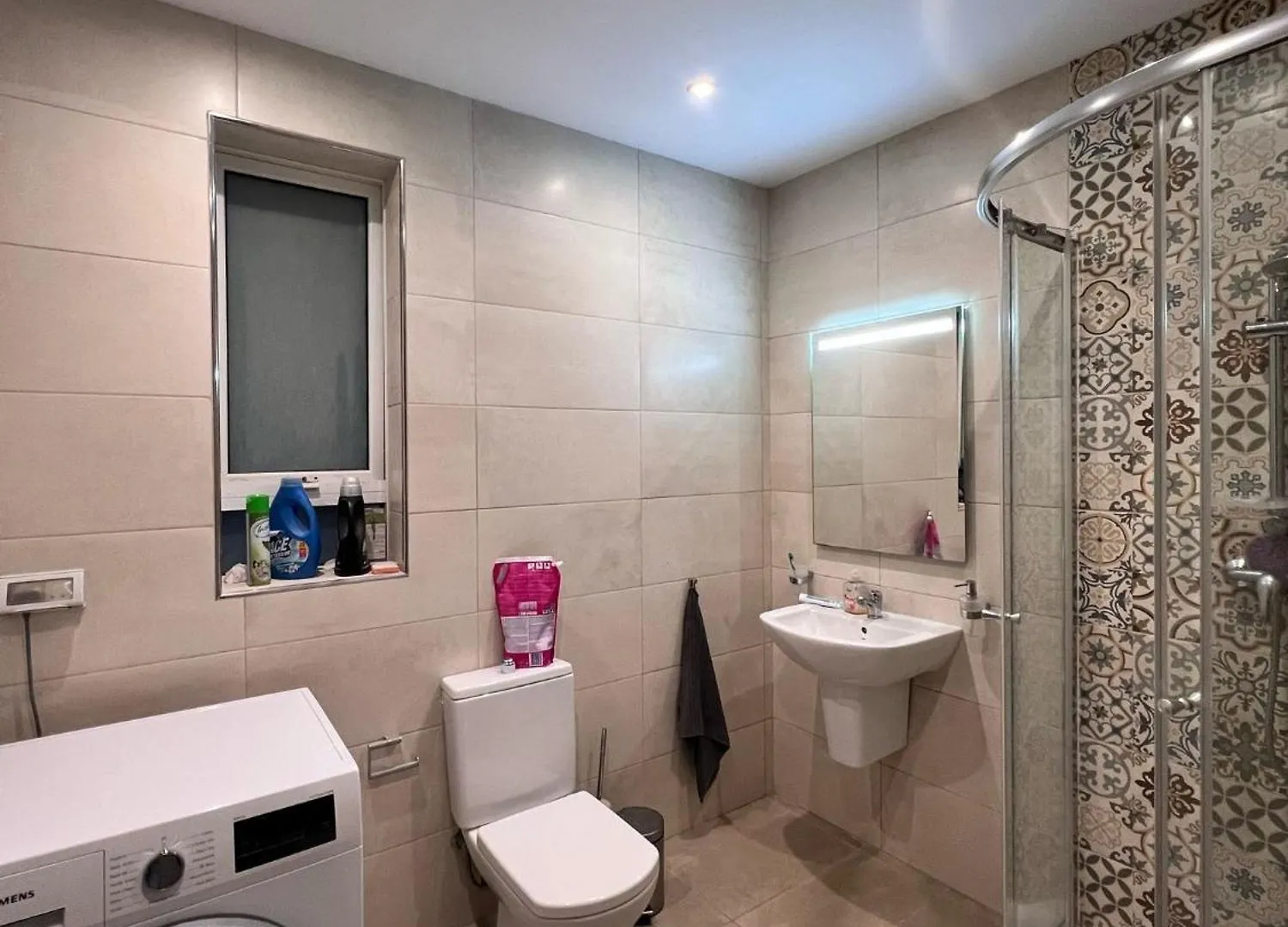 Spacious Room With A Shared Bathroom Saint Julian's